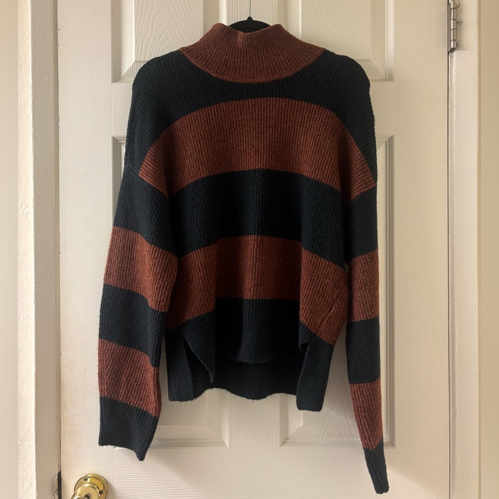 Abercrombie & Fitch Black and Brown Striped Turtleneck Sweater